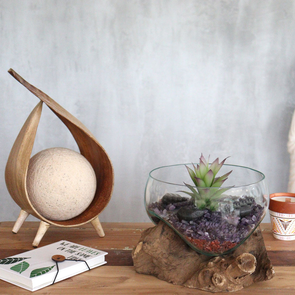 Velika Odprta Skleda iz Taljenega Stekla na Lesu