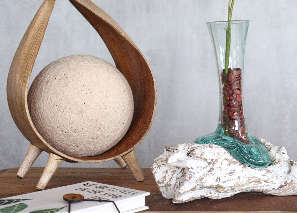 Vaso medio in vetro fuso su legno sbiancato