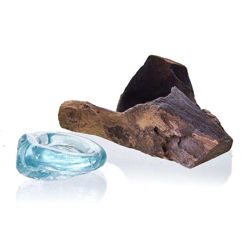 Estetski Svečnik iz Taljenega Stekla na Lesu